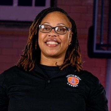 202526_MediaDay_CoachAmber